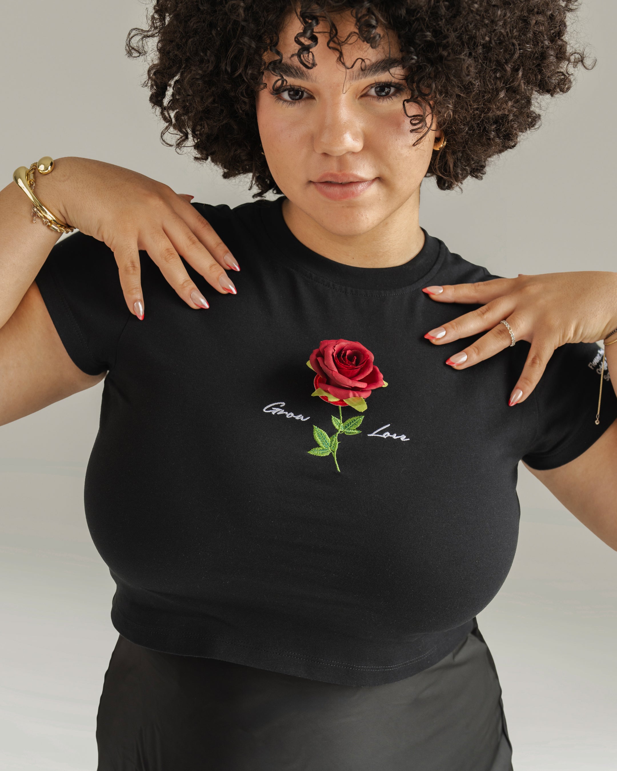 Black Short Tee – In Between Bloom (+1 Flower) – Grow Love