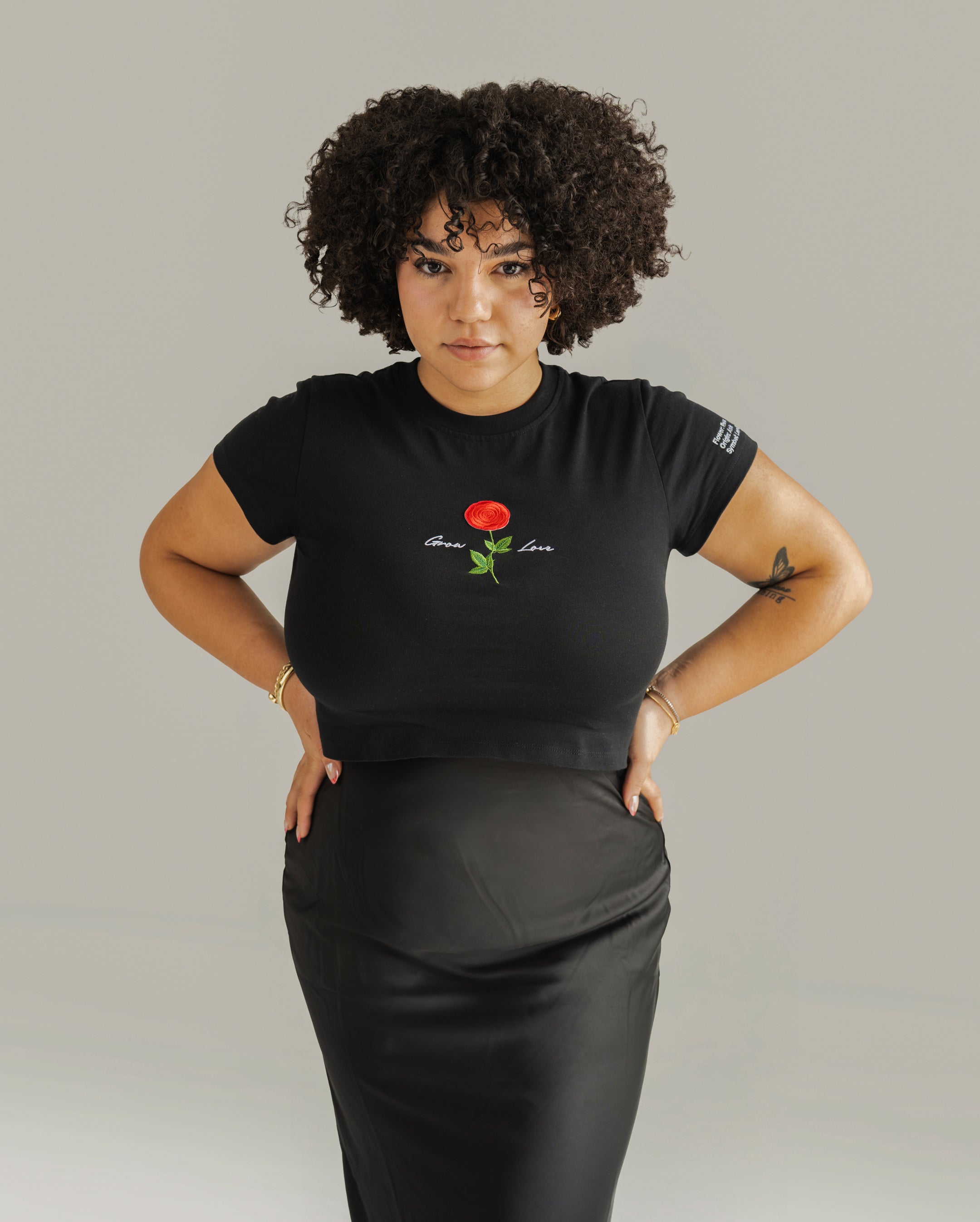Black Short Tee – In Between Bloom (+1 Flower) – Grow Love