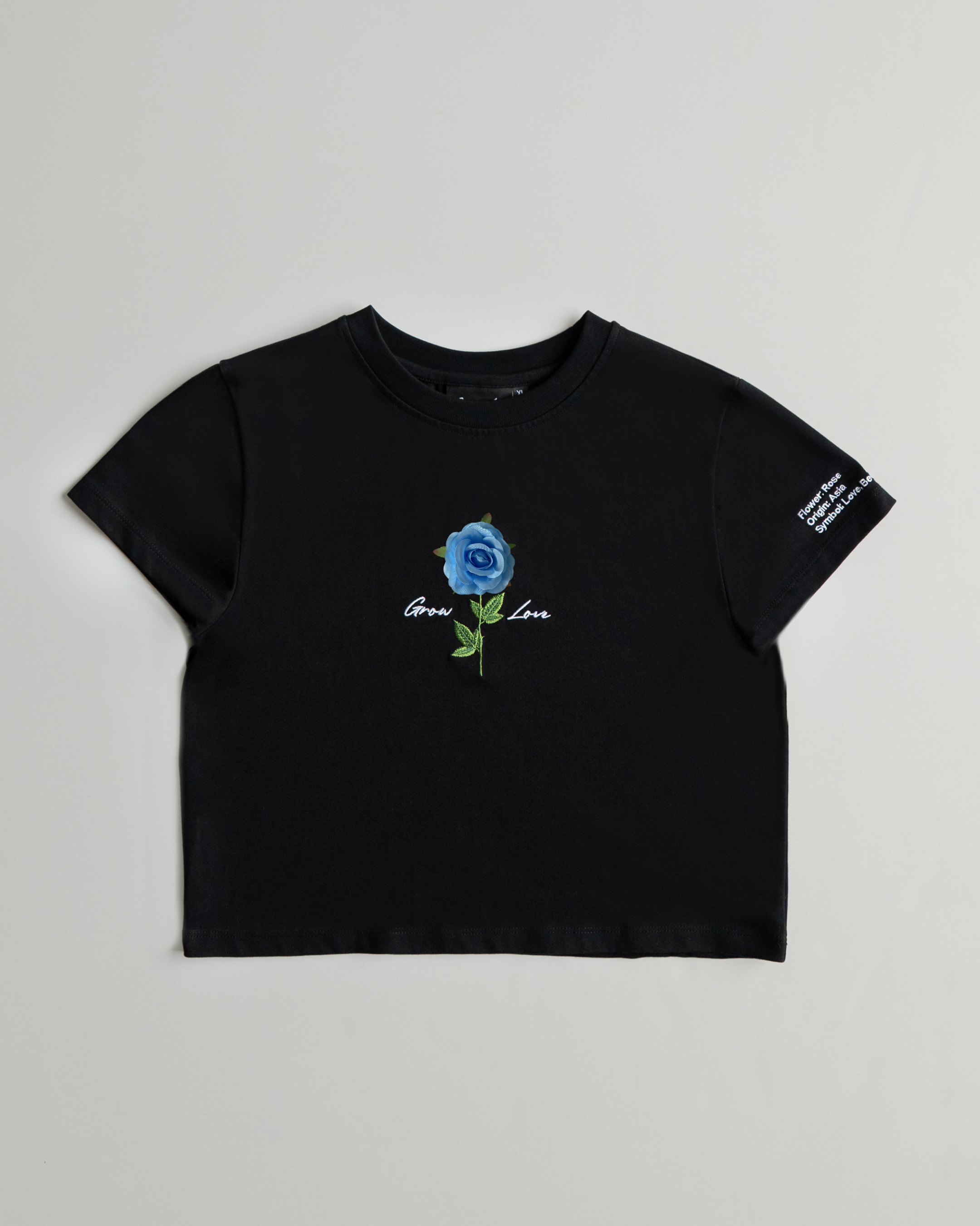 Black Short Tee – In Between Bloom (+1 Flower)